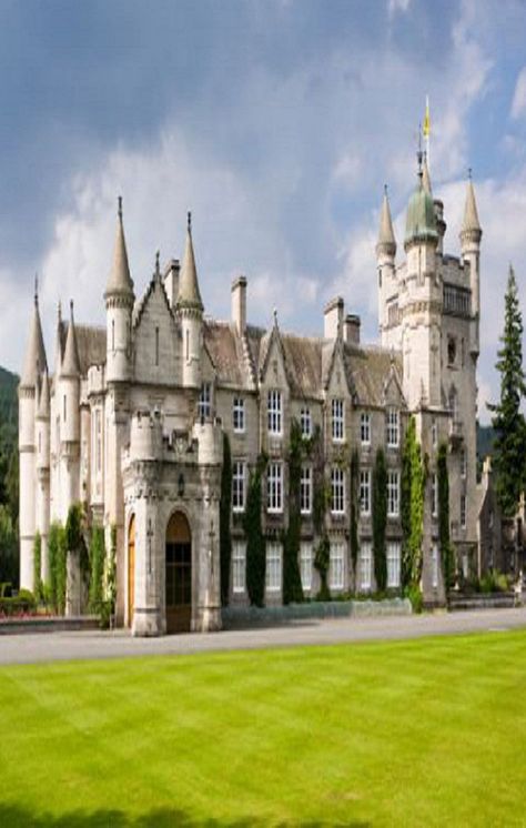 Mansion Homes, Balmoral Castle, Old Castle, Scotland Forever, Castle Mansion, Castles In Scotland, Scotland Castles, Scottish Castles, Castle Ruins