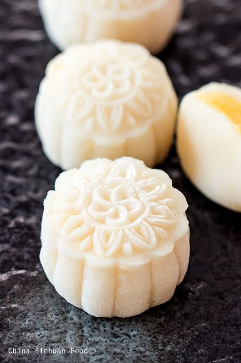 Mooncake Recipe, Moon Cake Mold, Cookie Types, Custard Filling, Cake Makers, Asian Desserts, Mooncake, Almond Cookies, Cookie Stamps