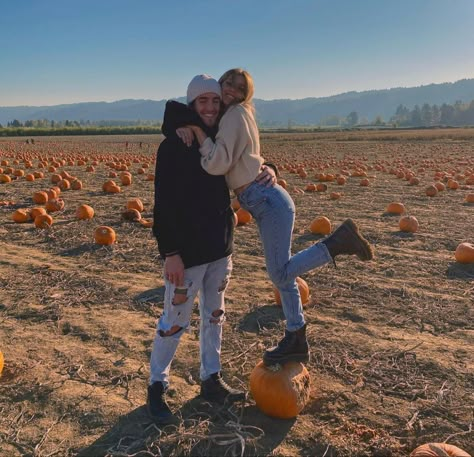 Couple Picture Ideas Pumpkin Patch, Couple At Pumpkin Patch, Pumpkin Patch Date Pictures, Couples Photoshoot Poses Pumpkin Patch, Fall Instagram Pictures Couples, Cute Couple Pics Pumpkin Patch, Cute Fall Pictures For Couples Pumpkin Patch, Pumpkin Patch Couples Pictures, Pumpkin Picking Couple Pictures