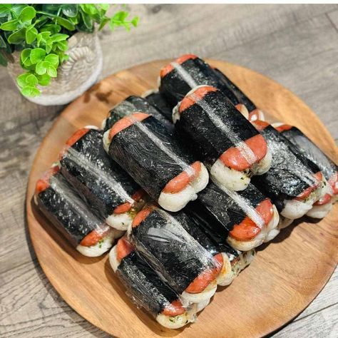 Bring the taste of Hawaii to your kitchen with this delicious teriyaki Spam musubi. Quick, easy, and irresistibly flavorful. Easy Spam Musubi, Teriyaki Spam, Musubi Recipe, Hawaiian Snacks, Beach Snacks, Spam Musubi, Teriyaki Glaze, Nori Seaweed, Canned Meat