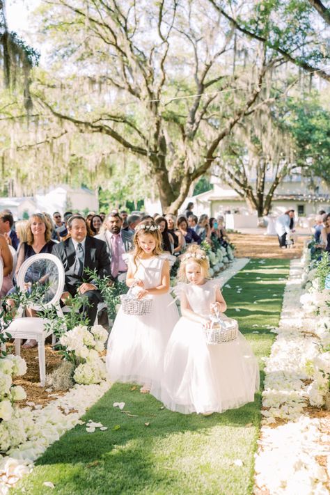 Timeless Southern Garden-Inspired Wedding In South Carolina – Style Me Pretty Southern Wedding Theme, South Carolina Style, Southern Belle Wedding, Southern Charm Wedding, Country Garden Wedding, Country Garden Weddings, Southern Garden, Southern Weddings, Country Garden