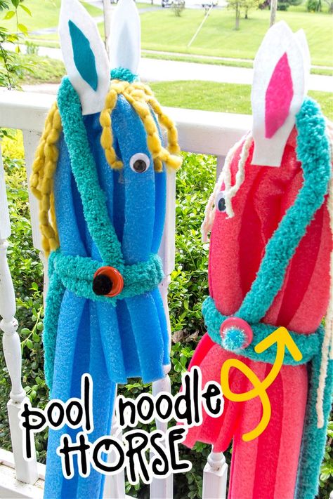 Make a pool noodle horse craft in 30-minutes for kids. This is so much fun for Derby Day parties. Pool Noodle Horse, Noodle Horse, Farm Animal Crafts, Horse Races, Derby Horse, Barnyard Party, Pool Noodle, Horse Crafts, Horse Diy