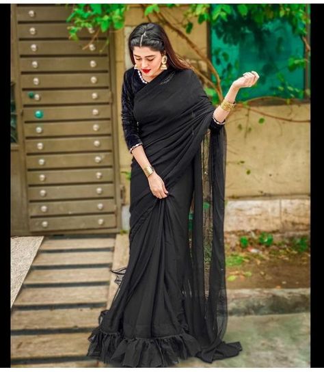 Black Sarees - Buy Black Designer Sarees at World's Best Online Shopping Store. Check black party wear sarees prices and shop online. #Black #Blacksare #netsaree Black Saree Designs, Black Party Wear, Kanwal Aftab, Black Sarees, Sarees For Girls, Wedding Sari, Pakistani Wedding Outfits, Latest Designer Sarees, Pakistani Dresses Casual