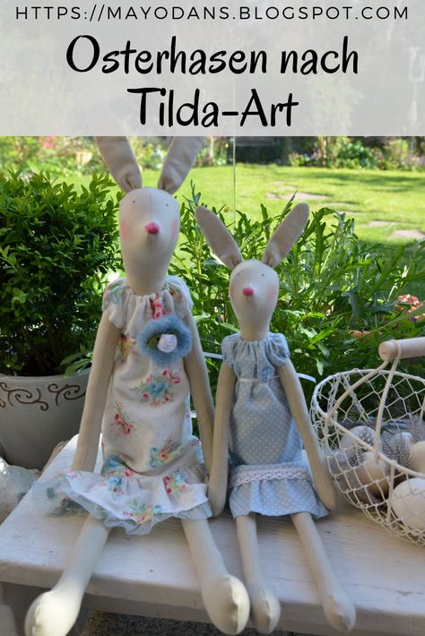 Osterhasen nach Tilda-Art genäht #diy #tilda #Ostern #hasen #nähen Diy Frühling, Fabric Toys, Sewing Diy, Softies, Easter Bunny, Baby Mobile, Sewing Projects, Easter, Novelty Christmas