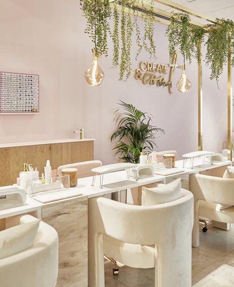 Modern Nail Salon, Ideas Decoracion Salon, Beauty Bar Salon, Luxury Nail Salon, Nail Room Ideas, Salon Design Ideas, Nail Salon Interior Design, Nail Salon Interior, Spa Interior Design