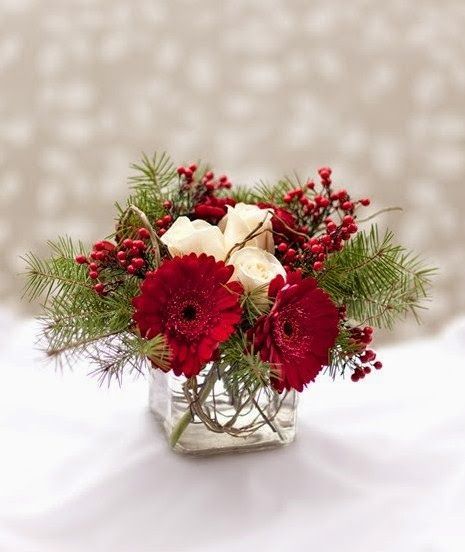 Holiday Flower Arrangements, Christmas Centrepieces, Xmas Flowers, Winter Flower Arrangements, Winter Floral Arrangements, Flower Christmas, Christmas Flower Arrangements, Holiday Arrangement, Christmas Decoration Ideas