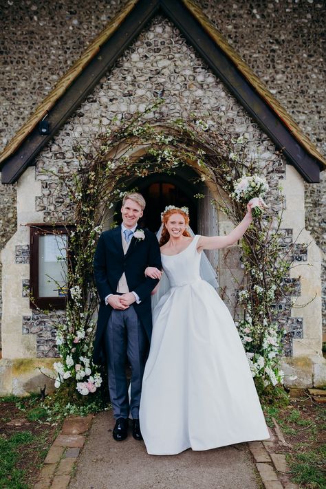 Bride wears a Suzanne Neville gown for an English country wedding, Images by Beard and Main #weddingdress #weddinggown #bridalgown #bridaldesigner #weddingfashion #weddingstyle Small English Wedding, Old English Wedding Dress, English Country Wedding Dress, Uk Country Wedding, Classic English Wedding, English Style Wedding, English Wedding Aesthetic, English Country House Wedding, French Country Wedding Dress