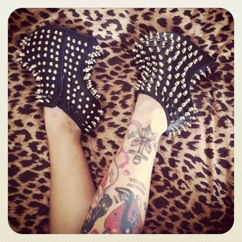 :) Studs And Spikes, 2010s Fashion, Archive Fashion, Grunge Aesthetic, Fitness Inspo, Cute Shoes, Aesthetic Clothes, Heeled Mules, Me Too Shoes