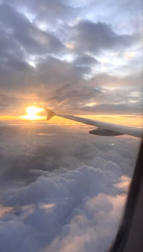 #flight #sunrise #sunrisephotography #aeroplane #viewgoals Aeroplane Pics, Aeroplane View, Flight Aesthetic, Sunset Flight, Plane Aesthetic, Plane Rides, Plane Photos, Airplane Wallpaper, Flight Booking