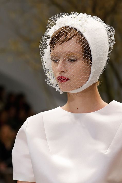 Christian Dior Spring 2013 Couture by Raf Simons Bride Head, Dior Hat, Veiled Hats, Couture Hats, Christian Dior Haute Couture, Bridal Hat, Dior Haute Couture, Floral Headpiece, Dior Couture