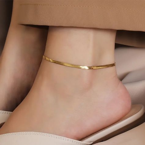 Gold Anklets Indian, Anklets Indian, Classic Wear, Anklet Designs, Modern Gold Jewelry, Girls Beach, Ankle Jewelry, Kids Accessories Jewelry, Bracelet Simple