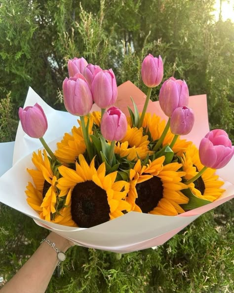 Sunflowers And Tulips, Bouquet Of Flowers Aesthetic, Pink Bathroom Decor, Ganpati Decoration Design, Boquette Flowers, Sunflower Bouquets, Tulip Bouquet, Sunflower Wallpaper, Nothing But Flowers