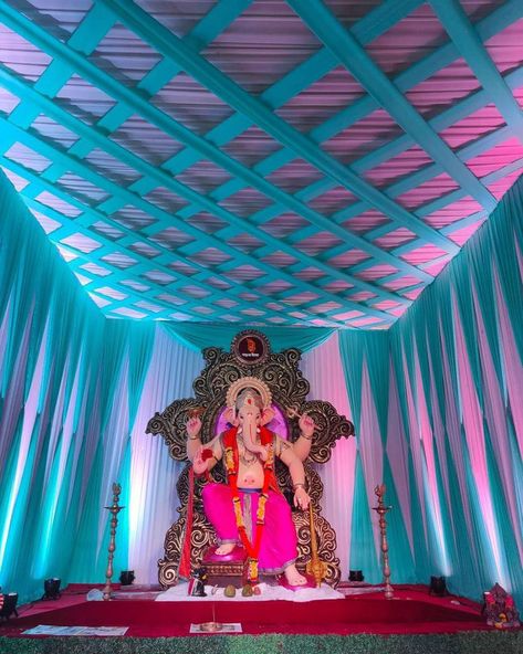 Outdoor Ganesha Decor, Ganesh Mandap Decoration Ideas, Ganesh Pandal Decoration Ideas, Ganesh Decoration Ideas, Flower Wall Decor Diy, Flower Decoration For Ganpati, Stage Decoration Photos, College Fest, Lantern Photography