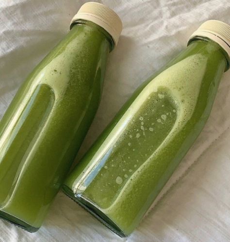 Green Powder Smoothie, Amazing Grass Green Superfood, Reduce Sugar Cravings, Green Superfood Powder, Healthy Juice Drinks, Amazing Grass, Drinking Jars, Smoothie Mix, Green Superfood