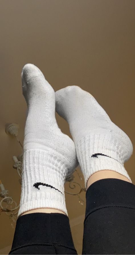 Girls White Socks, White Nike Socks Aesthetic, Nike Socks Aesthetic Outfit, White Socks Aesthetic, Outfits With Nike Socks, Nike Socks Aesthetic, Nike Socks Women, Socks Over Leggings Outfit, White Socks Outfit