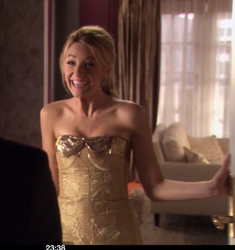 Serena Gossip Girl Cotillion dress gold Serena Prom Dress, Serena Vanderwoodsen Gold Dress, Serena Cotillion Dress, Serena Van Der Woodsen Cotillion, Serena Gold Dress, Serena Van Der Woodsen Aesthetic Gold, Serena Van Der Woodsen Gold Dress, Serena Van Der Woodsen Gold, Serena Core