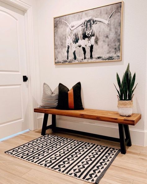 Diy Home Decor For Apartments, Entry Way Design, Western Homes, Home Entrance Decor, Western Home Decor, Wooden Bench, Western Decor, Cheap Home Decor, Entryway Decor