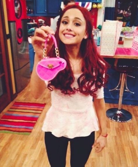 Valentine Inspired Outfits, Valentines Cards Tumblr, Cat Valentine Outfits, Victorious Cat, Ariana Grande Red Hair, Dressy Fall Outfits, Valentine Outfits, Ariana Grande Cat, Icarly And Victorious