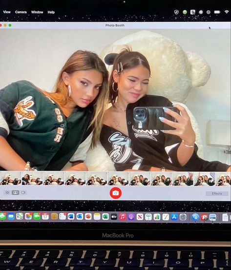 Macbook Selfie, Katarina Deme, Summer Poses, Soul Sisters, Summer Dream, Insta Photo Ideas, Friend Photos, Aesthetic Girl, Macbook Pro