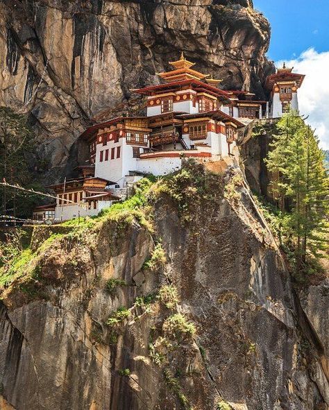 Bhutan Travel, Asian Architecture, Landscape Photography Nature, Lhasa, World View, Travel Images, Bhutan, Paros, Beautiful Places To Visit