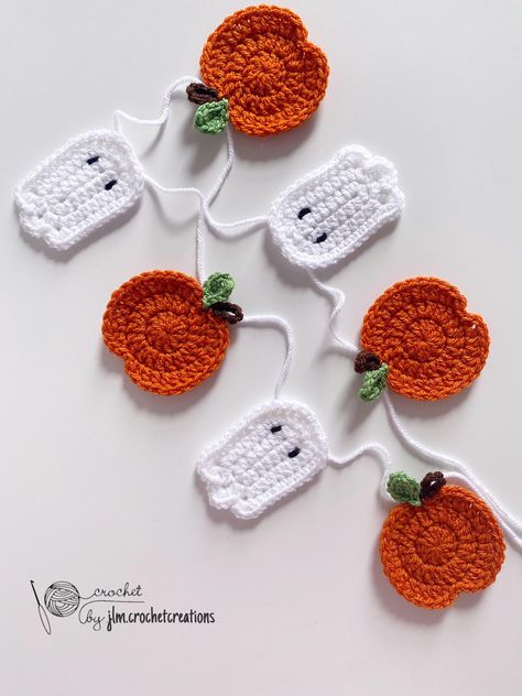 🎃👻 Crochet pumpkin & ghost garland  🔺Approximately 40" long 🔺 🔺Pumpkin approximately 3" x 3" each🔺 🔺 Ghost approximately 3" x 2" each 🔺 🔺Small hoop on each end for hanging🔺 ⭐️Handmade by myself using 100% acrylic yarn⭐️ 📍 Please note the colour may be slightly different in the pictures compared to real life because of the lighting or depending on the setting of your monitor 📍 📍Length may differ slightly due to handmade nature of the item📍 ⭐️Thank you for taking the time to look at Crochet Ghost Coasters Free Pattern, Crochet Projects Autumn, Fall Decor Handmade, Crochet Fall Room Decor, Crochet Aesthetic Decor, Halloween Crochet Room Decor, Crocheted Fall Decor, Cute Things To Crochet For Christmas, Crochet Animals Halloween