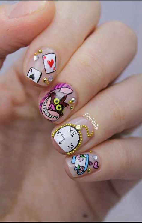 Alice In Wonderland Short Nails, Alice And Wonderland Nails Design, Nail Art Themes, Nail Art Alice In Wonderland, Elegant Disney Nails, Alice In Wonderland Nails Acrylic, Alice In Wonderland Nails Designs, Book Nails Designs, Mad Hatter Nails