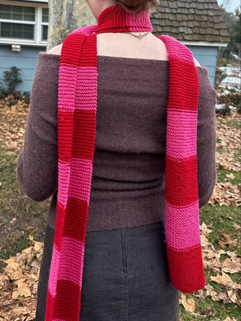 Scarf Aesthetic Knitted, Crochet Scarf Striped, Red Scarf Crochet, Red Knit Scarf, Cutesy Outfit, Orange Scarf Knit, Textile Crafts, Scarf Hat, Old T Shirts