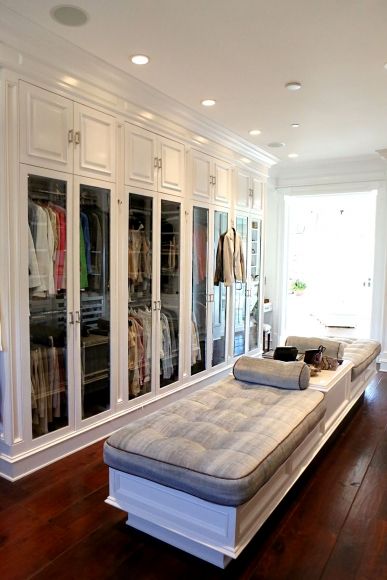 What? You don't have a chaise type lounge in your closet? See more of Yolanda H. Foster's incredible closet here (and all the goodies inside)! Foster House, Dressing Room Closet, Amazing Closets, Beautiful Closets, Dream Closets, Closet Inspiration, Room Closet, Master Closet, Closet Designs