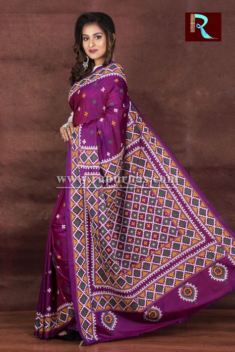 https://flic.kr/p/2aRT7wL | Gujrati Stitch Saree | Exclusive Gujrati Stitch work on Blended Silk Saree   Specification :   Blouse piece : Yes   Length : 6.3 m Kuchhi Work Blouse, Sadi Work Designs, Bavriya Work Blouse, Hand Work Saree Design, Kachi Work Blouse, Sadi Design, Kutch Work Saree, Red Saree Blouse, Kutchi Embroidery