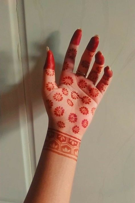 Minimalist Mehndi, Simple Mehendi Designs, Beginner Henna Designs, Mehndi Designs For Kids, Simple Mehndi Designs Fingers, Very Simple Mehndi Designs, Pretty Henna Designs, Engagement Mehndi Designs, Full Mehndi Designs