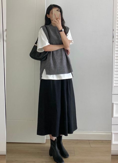 Layering Dresses, 2025 Style, Modest Dresses Fashion, Modesty Outfits, Rock Outfits, Layered Fashion, Quick Outfits, Layering Outfits, 가을 패션