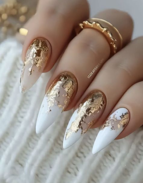 Gold To White Ombre Nails, Pearl White And Gold Nails, Gold White Nails Design, White And Gold Acrylic Nails With Design, White Gold Ombre Nails, Nail Ideas White And Gold, Hand Magic, Rose Gold Nails Design, White Gel Nails