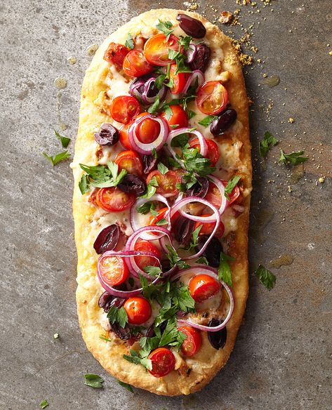 Arugula Flatbread Pizza, Flatbread Ideas, Artichoke Tapenade, Quick Flatbread, Flatbread Toppings, Mediterranean Flatbread, Healthy Flatbread, Crispy Flatbread, Cherry Tomato Recipes