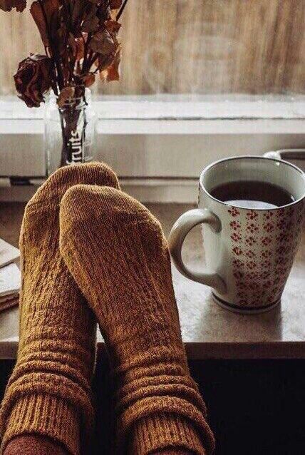 Look 80s, Cozy Aesthetic, Fall Feels, A Cup Of Coffee, Autumn Cozy, Autumn Aesthetic, Comfy Cozy, Autumn Inspiration, Cozy Fall