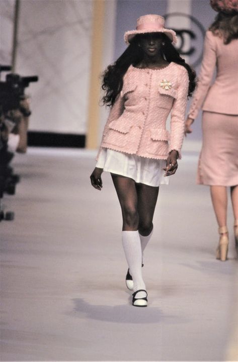 Coco Chanel Fashion, Chanel Runway, 90s Runway Fashion, Runway Fashion Couture, Chanel Outfit, Mode Chanel, Runway Outfits, Chanel Cruise, Diane Kruger