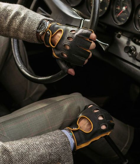 These are the best driving gloves for a summer road trip Blue Gloves, Racing Circuit, Personalized Luggage, Road Rage, Driving Gloves, Summer Getaway, Crochet Gloves, Summer Road Trip, Deer Skin