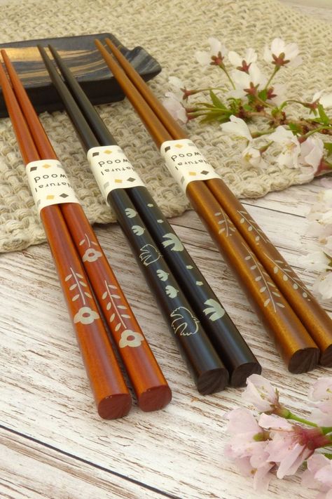 Cute Chopsticks Aesthetic, Japanese Chopsticks Set, Japanese Chopsticks Aesthetic, Sumpit Kayu Aesthetic, Cool Chopsticks, Chopstick Aesthetic, Pretty Chopsticks, Aesthetic Chopsticks, Japanese Gifts Ideas