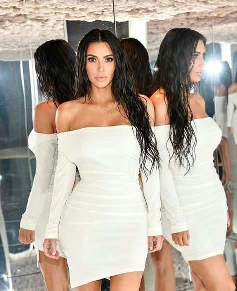 Poses With Husband, Kim Kardashian Poses, Estilo Kim Kardashian, Kim Kardashian Hot, Estilo Kardashian, Kim Kardashian Outfits, Kim K Style, Kardashian Outfit, Kkw Beauty