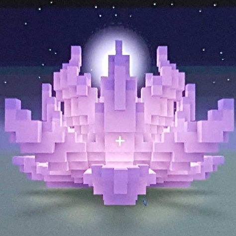 Purple lotus Minecraft statue Lotus Minecraft, Minecraft Laputa, Minecraft Lotus Flower Build, Minecraft Lotus Flower, Minecraft Butterfly, Flower Statue Minecraft, Cloud Minecraft, Minecraft Purple, Purple Minecraft Builds