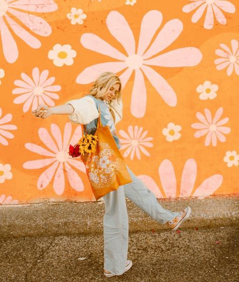 Tori Webb Aly🌼70’s INSPO (@toriwebb) • Instagram photos and videos Colorful Photoshoot Outdoor, Retro Photo Shoot Ideas, Gen Z Photoshoot Ideas, Happy Photoshoot Ideas, Retro Brand Photoshoot, Fun Senior Photo Ideas, Fun Editorial Photoshoot, Fun Photoshoot Poses, Joyful Photoshoot