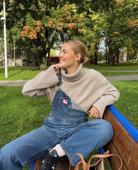 Autumn,moda, style,2023,2024,girl, park Jean Overall Outfits Fall, Jean Overall Outfits Winter, Overall Outfit Fall, Overall Winter Outfit, Jeans Overall Outfit, Overalls Winter Outfit, Overall Outfit Winter, Overalls Fall Outfits, Winter Overalls Outfit