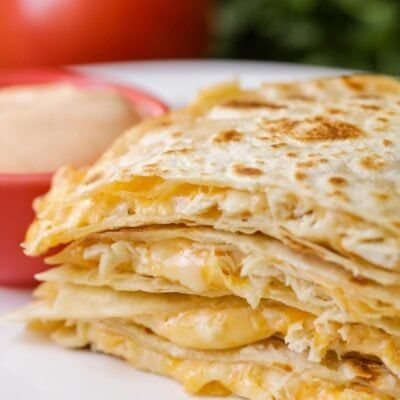 Chicken Cheese Quesadilla, Cheese Quesadilla Recipe, Chicken Quesadilla Recipe, Chicken And Cheese, Mexican Appetizers, Lil Luna, Quesadilla Recipe, Cheese Quesadilla, Quesadilla Recipes