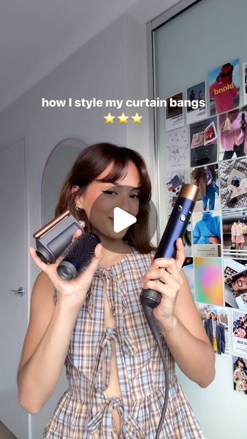 kika lateef on Instagram: "how I style my curtain bangs ⭐️ I use the @dyson_anz air wrap but if you have any styler that has a round brush you can still use the same techniques 💌  ALSO I truly believe the lil fringe clips are crucial, it makes the biggest difference because it helps hold down your bangs in the position you want them to sit! any questions pop them down below! ⭐️  #curtainbangs #shorthairstyle #shorthairideas #hairtips #hairtipsandtricks #dysonhair" Easy Curtain Bangs Styling, How To Blow Dry Short Curtain Bangs, Dyson Air Wrap Curtain Bangs, Curtain Bangs With Hairdryer, How To Style Bangs With Blow Dryer, Style Bangs With Blow Dryer, How To Style Curtain Bangs With Dyson Airwrap, Curtain Bangs Styling, Short Curtains