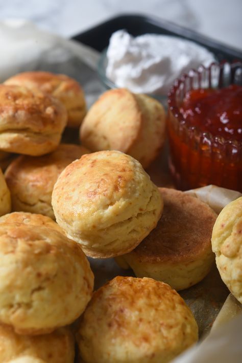 Eggless Scones Recipe Easy, Eggless Scones Recipes, Plain Scones Recipe, Butter Scones Recipe, Eggless Scones, Eggless Biscuits, Tea Scones Recipe, Butter Scones, Eggless Muffins