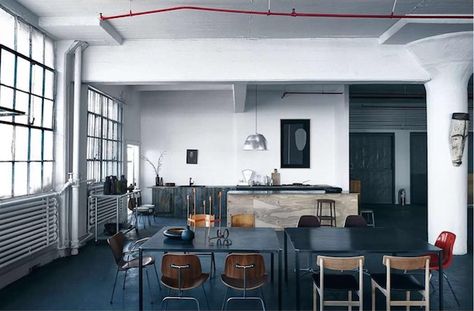 Visit | A Brooklyn loft Flos 2097, New Yorker Loft, Modern Industrial Loft, Soho Loft, Gravity Home, New York Loft, Loft Stil, Interior Design Per La Casa, Style Loft