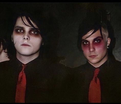 Gerard And Frank, I Want You Forever, I Love Mcr, Sweet Revenge, Music Pics, Frank Iero, Emo Bands, Gerard Way, My Chemical