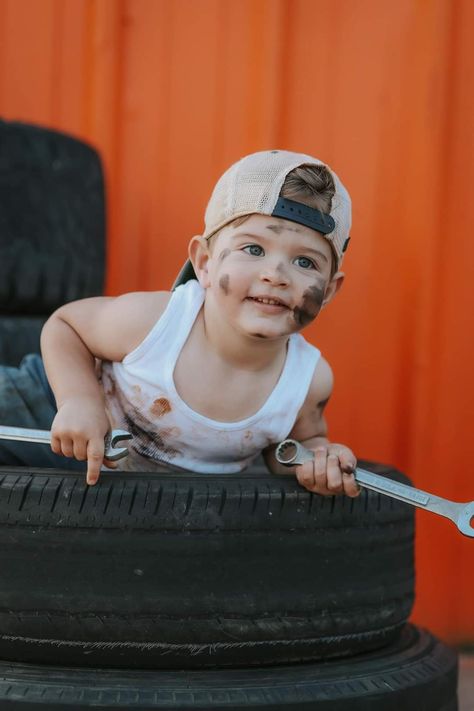 Car Birthday Pictures, Toddler Mechanic Photo Shoot, Terrible Twos Photoshoot Ideas, Two Year Old Photo Shoot Boy, Boy 2nd Birthday Photoshoot, Toddler Photoshoot Boy, Birthday Baby Photoshoot Ideas, Toddler Boy Photoshoot, Racing Photoshoot