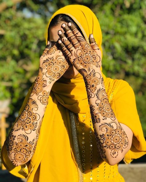 Henna Or Mehndi in Urdu Culture of centrl asia India Pakistan Turkish Africa Arab Countries Wedding Eid Speical #mehndi #henna #wedding #hennaart #hennaartist #mehndidesigns #hennatattoo #mehendi #mehndidesign #hennadesign #mehndiartist #hennadesigns #mehndiart #bride #bridalhenna #hennainspire #art #hennalove #indianwedding #bridalmehndi #bridal #mehandi #love #hennawedding #pakistaniwedding #hennainspo #mehndilove #whitehenna #mehndibride #hennainspiration #fashion #wedding #aesthetic #mehndi Arabic Mehndi Designs For Bride, Gulf Henna Design, Turkish Mehndi Designs, Pakistan Mehndi Designs, Arabic Mehndi Designs Brides, Mehandi Designs For Kids, Back Side Mehndi Design, Side Mehndi Design, Back Side Mehndi