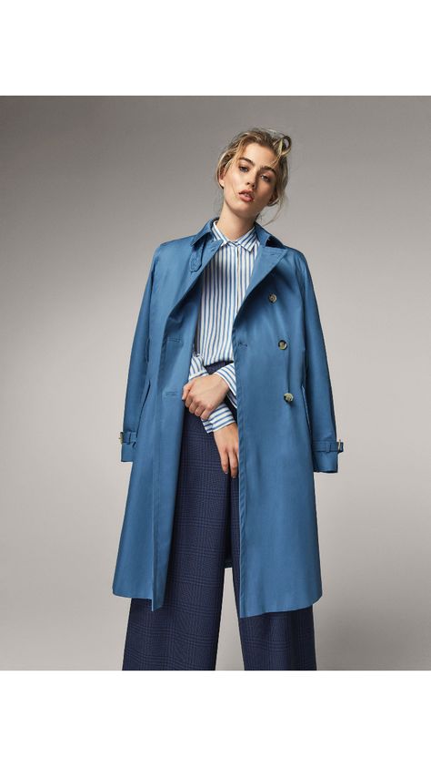 Blue Raincoat Outfit, Raincoat Outfit, Blue Raincoat, Blue Trench Coat, Trench Coats Women, Spring Summer 2017, Massimo Dutti, Peter Pan, Color Matching