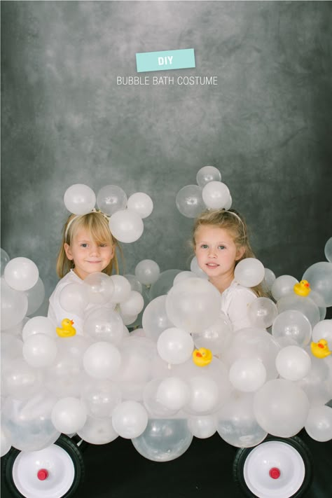 DIY Halloween Costume: Bubble Bath  Read more - http://www.stylemepretty.com/living/2013/10/22/diy-halloween-costume-bubble-bath/ Brother Sister Halloween, Brother Sister Halloween Costumes, Diy Bubble Bath, Sister Halloween Costumes, Sibling Costume, Costume Carnaval, Diy Costumes Kids, Masks Diy, Halloween Recipe